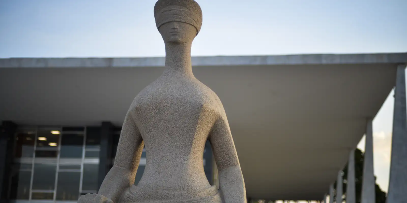 STF adia conclusão de julgamento sobre nepotismo em cargos públicos 