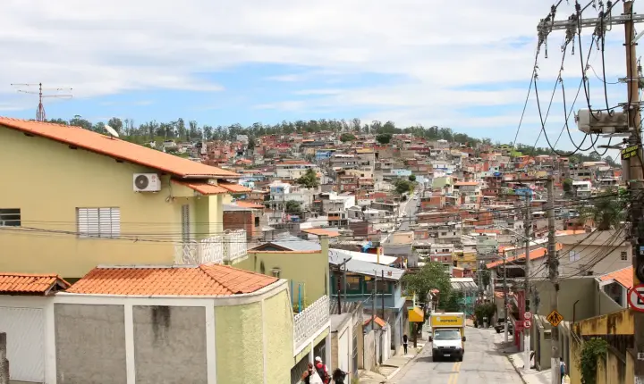Habitantes de Perus, em SP, acusam fraude em audiência pública
